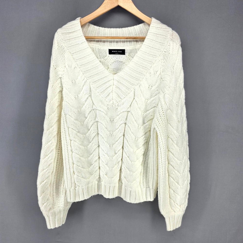White Fox Sweater Womens XS/S White Cable Knit V-Neck Oversized Chunky Pullover
